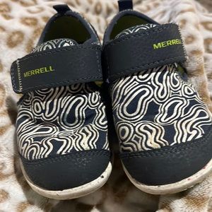 Merrell water shoes, change color when wet